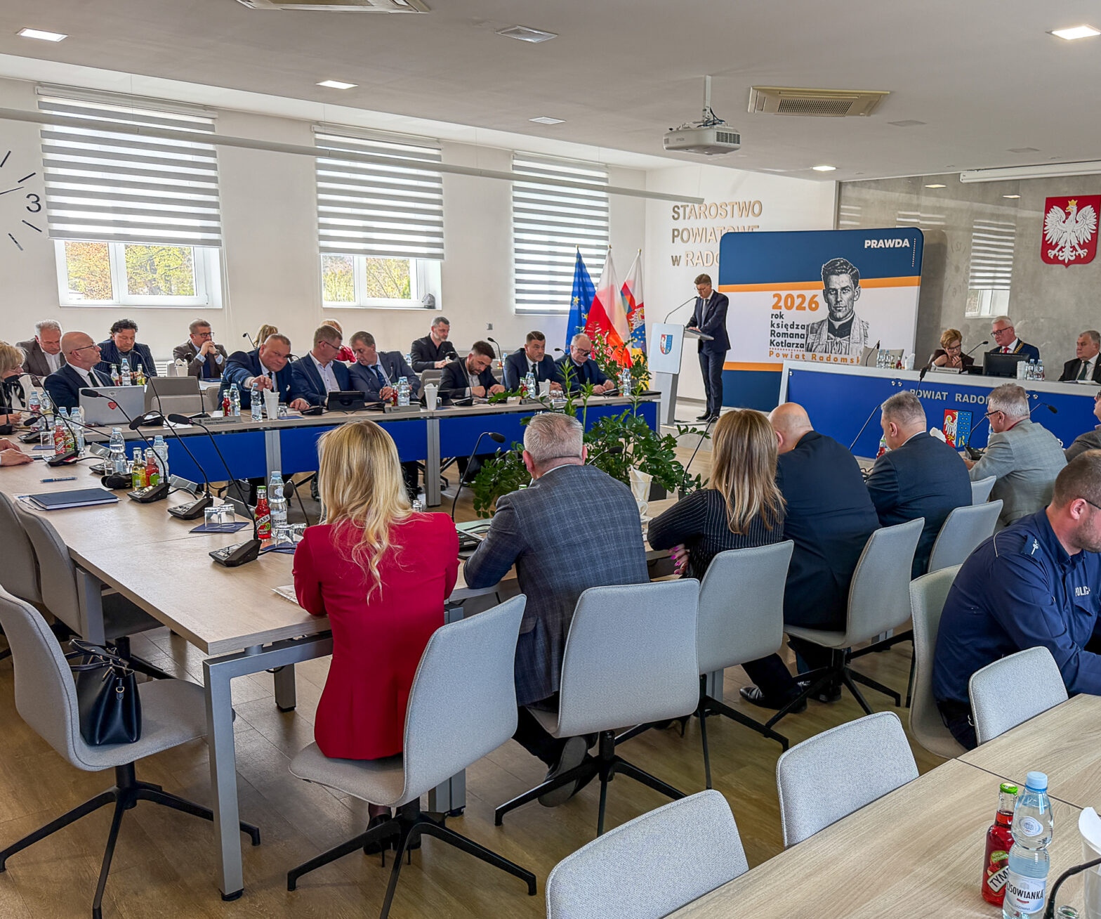 Kwietniowa sesja Rady Powiatu w Radomiu. Wsparcie dla szpitali oraz kilka inwestycji drogowych