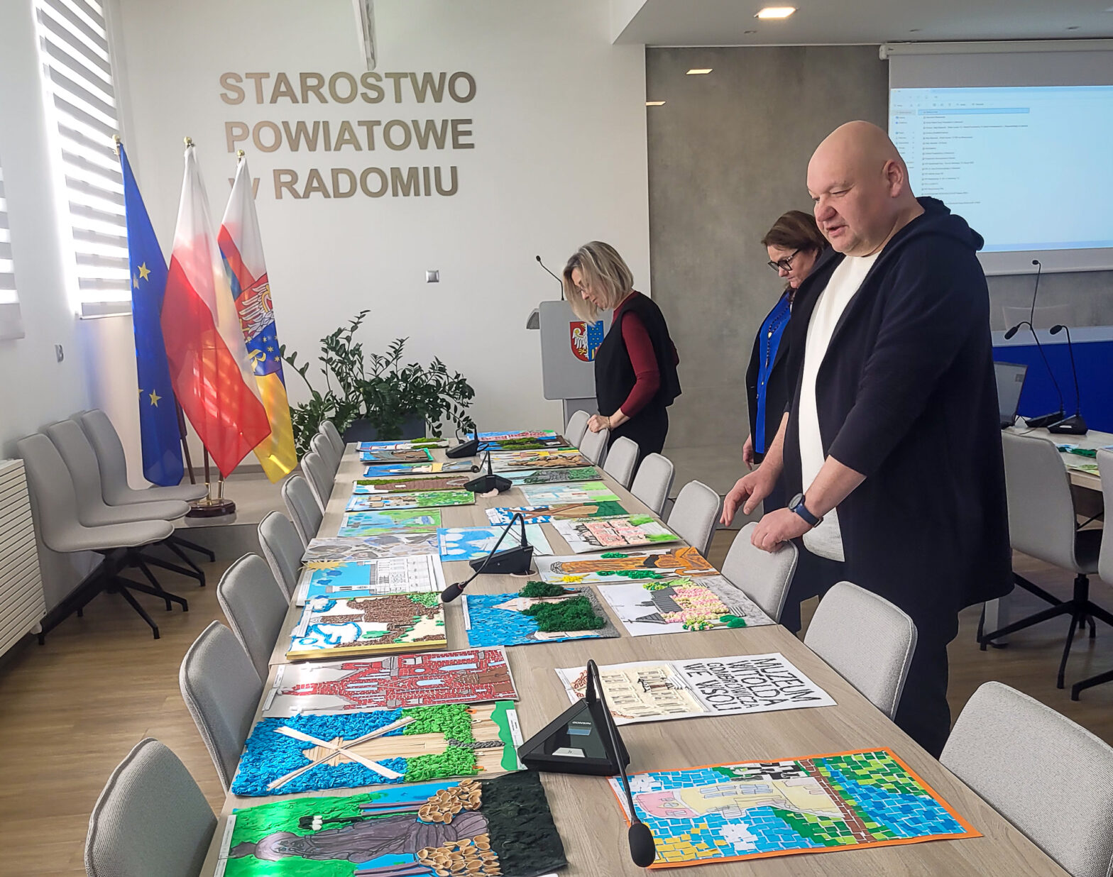 Obradowała kapituła i wybierała prace w dwóch konkursach