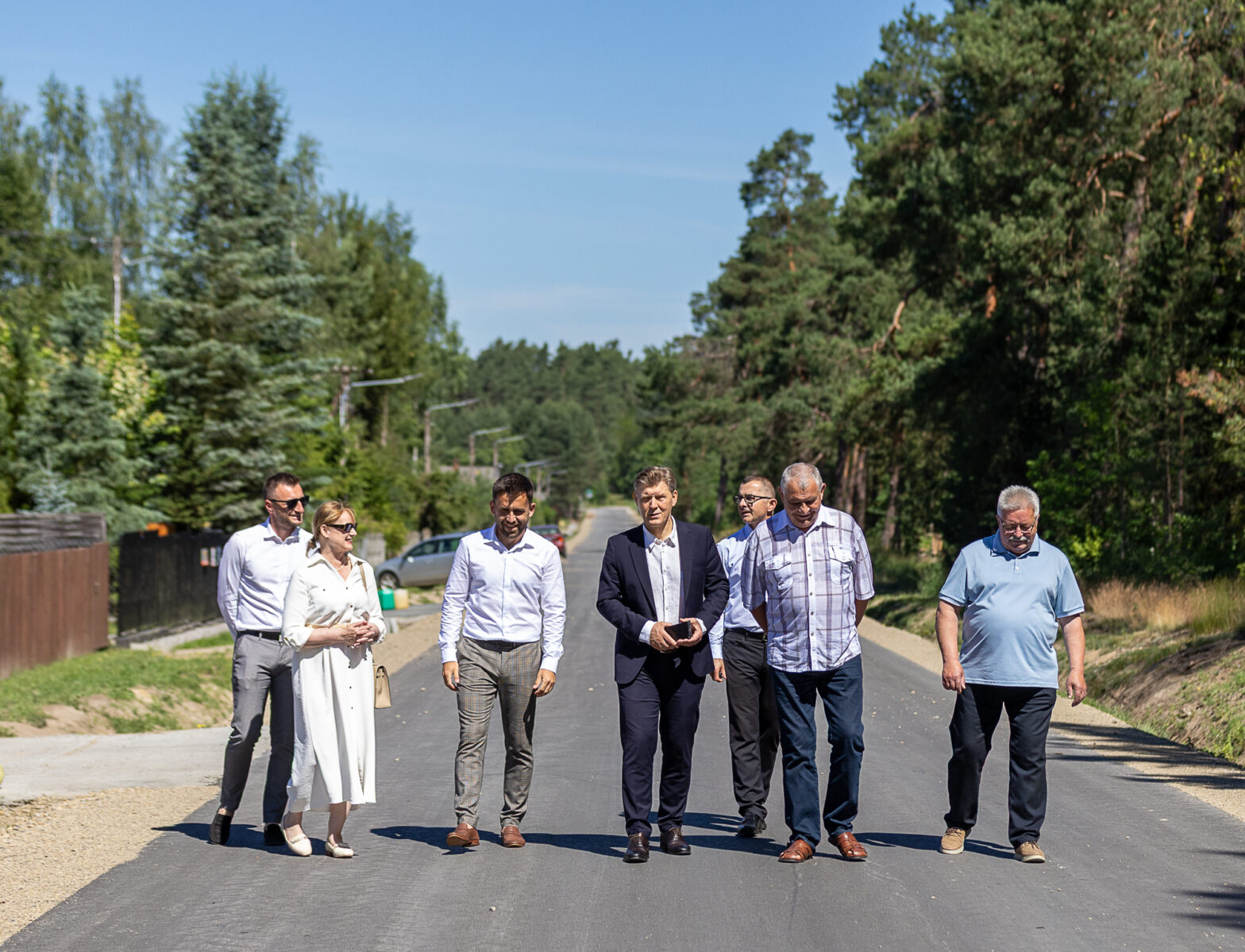 Nowe powiatowe dywaniki asfaltowe. Tym razem radość kierowców w gminie Pionki i gminie Gózd