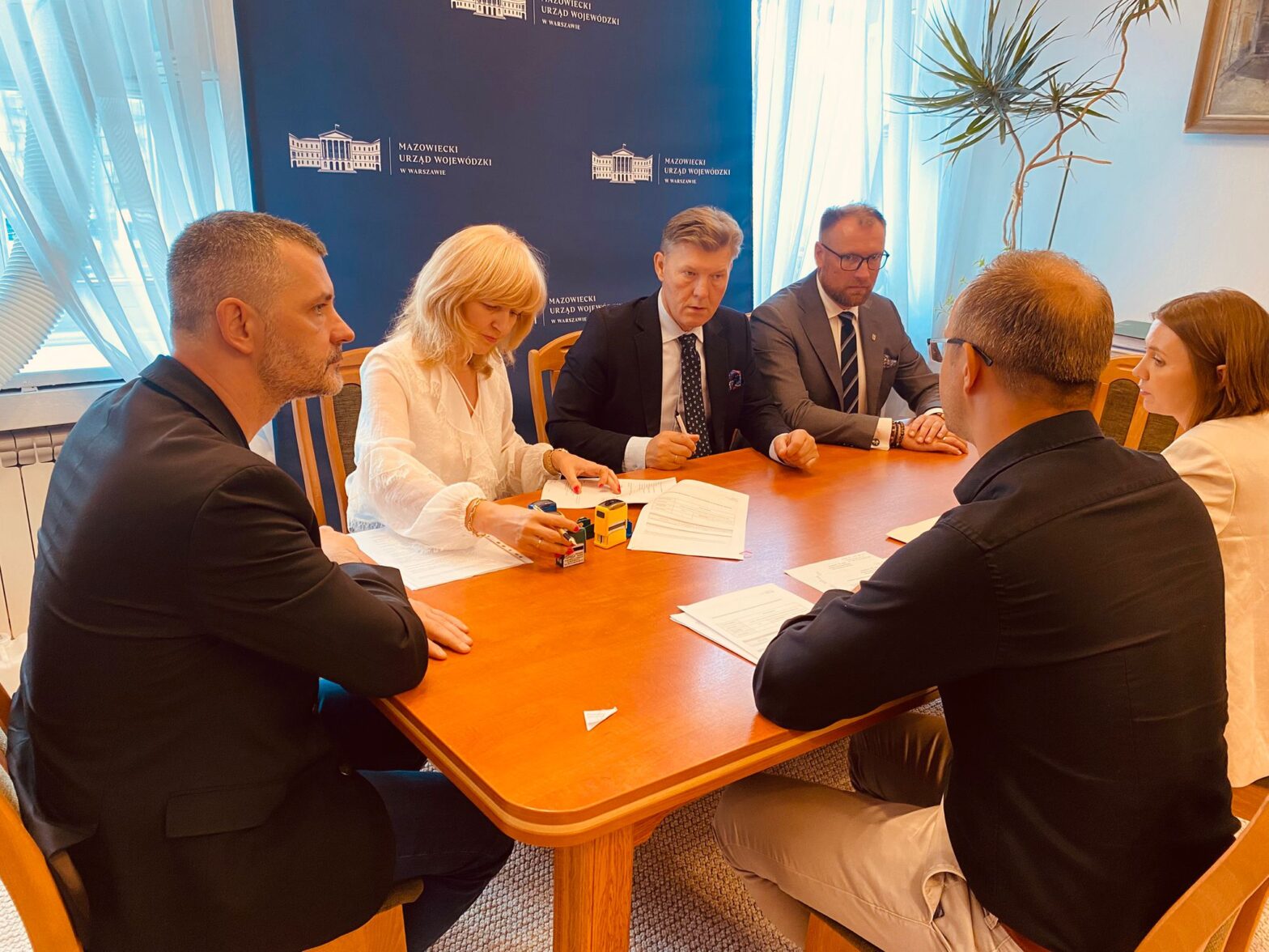 Umowa podpisana! Ponad 9 milionów złotych na rozbudowę drogi powiatowej w gminie Jedlińsk